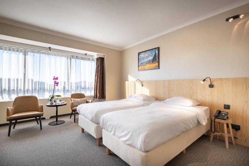 Classic Twin Room image 1