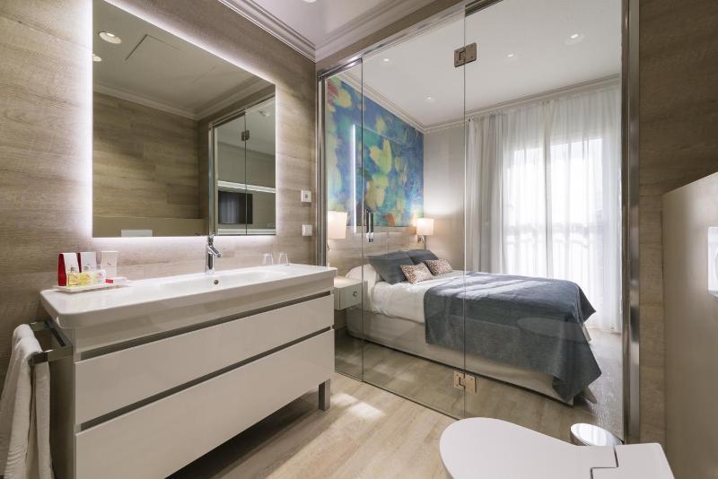 Economy Double Room image 2