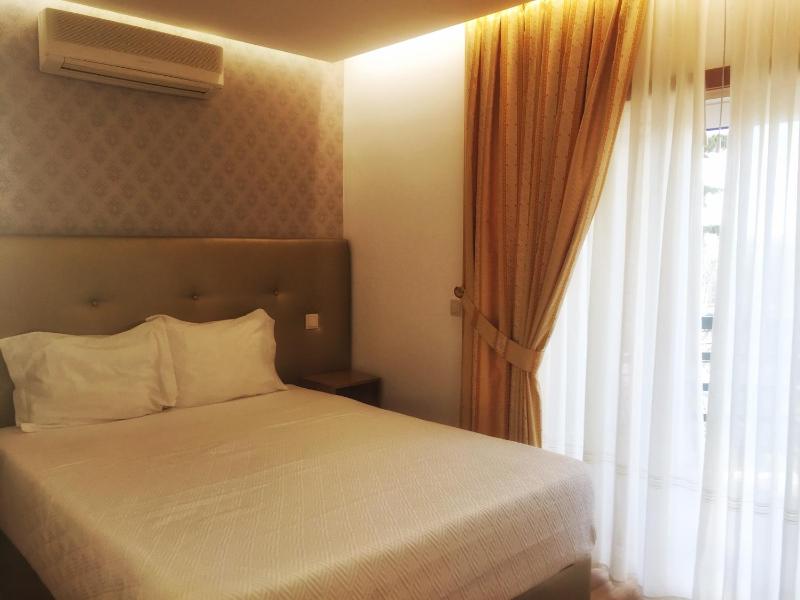 Double Room image 3