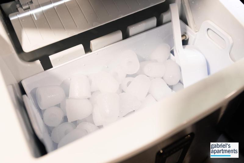 Studio Apartment image 2