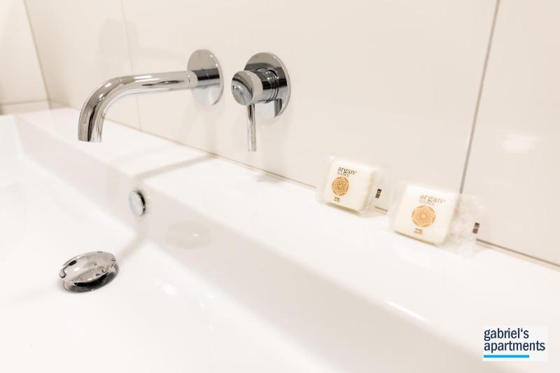 Deluxe Family Suite image 3