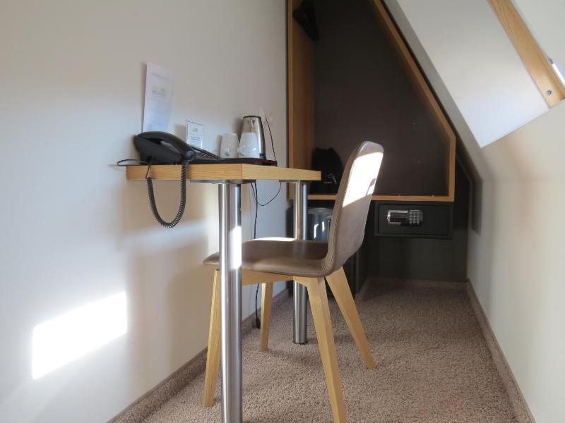 Economy Double Room image 4