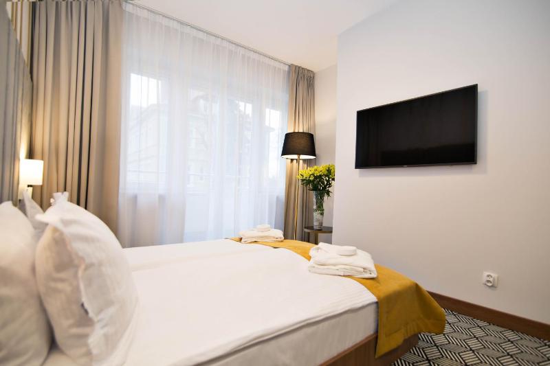 Standard Double Room image 3