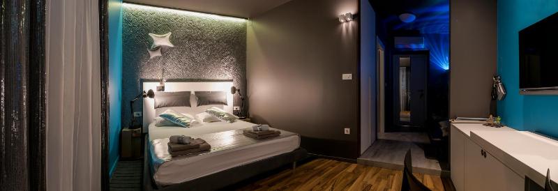 Deluxe Double Room image 3