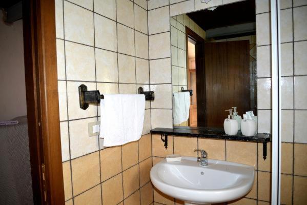 Quadruple Room with Private Bathroom image 1