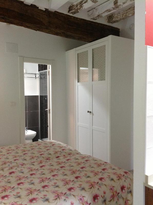 One-Bedroom Apartment image 2