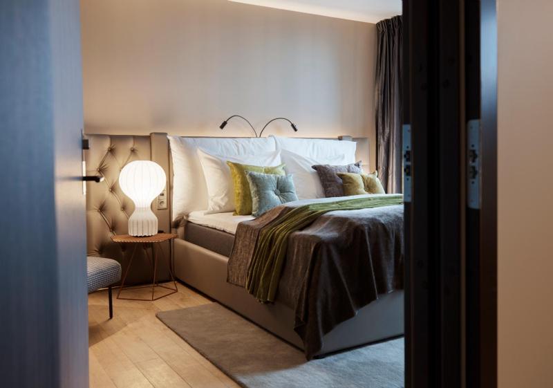Double Room with City View image 4