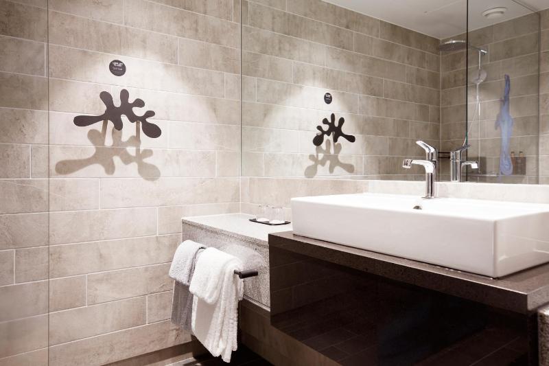 Double Room with City View image 3