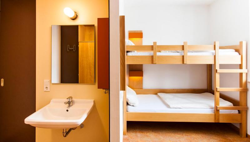 Quadruple Room with Bathroom image 4