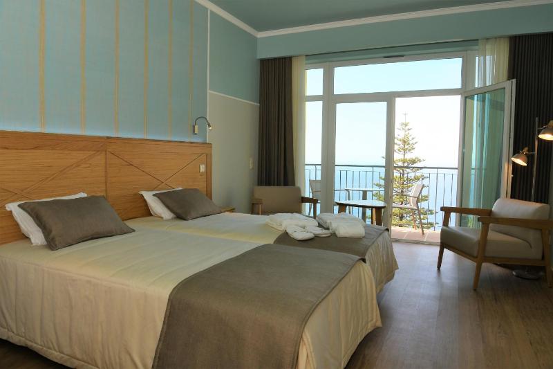 Twin Room image 4
