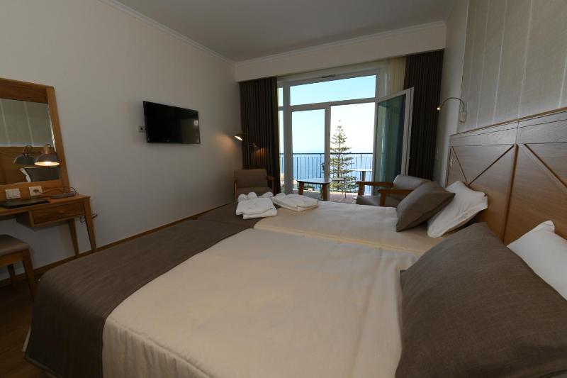 Twin Room image 3