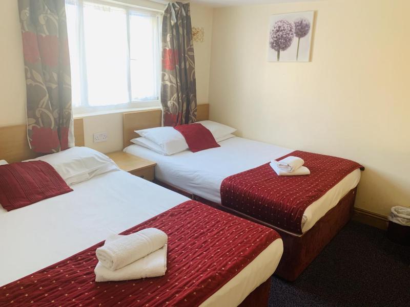 Quadruple Room image 3