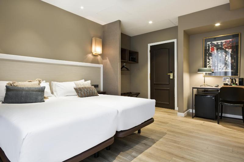 Superior Double or Twin Room image 4