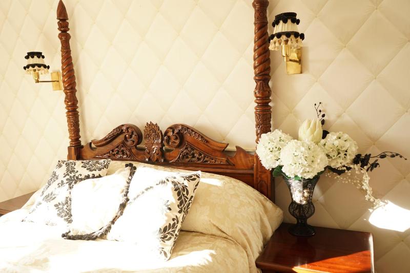Regency Hotel - image 2
