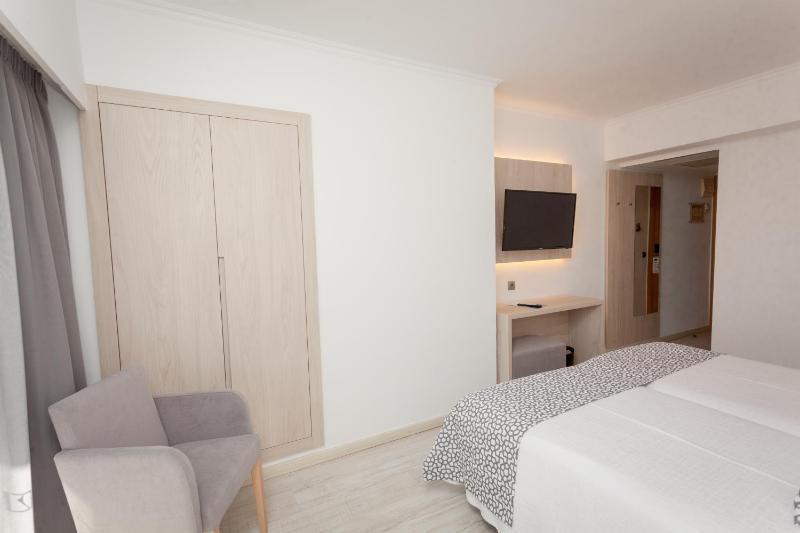 Budget Double or Twin Room with Balcony image 1