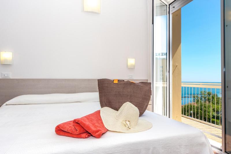 Double Room with Garden View image 3