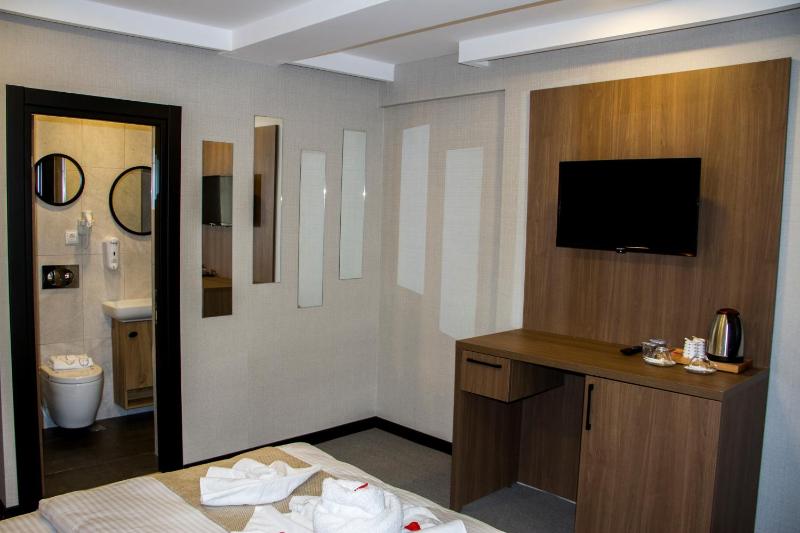 Studio Apartment image 2