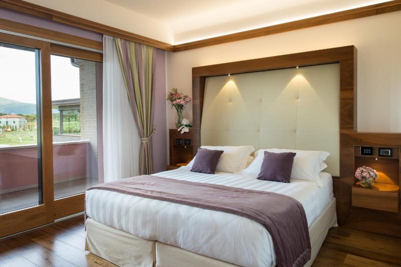 Family Suite with Balcony image 4