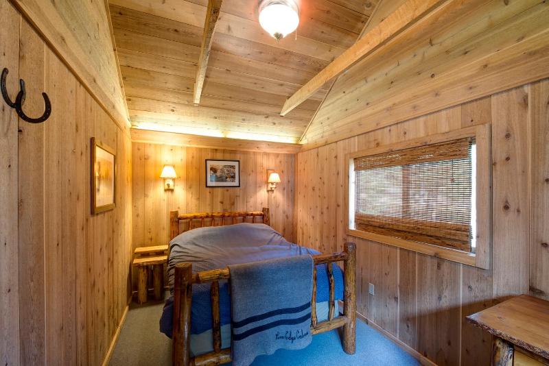 Deluxe Bungalow image 3