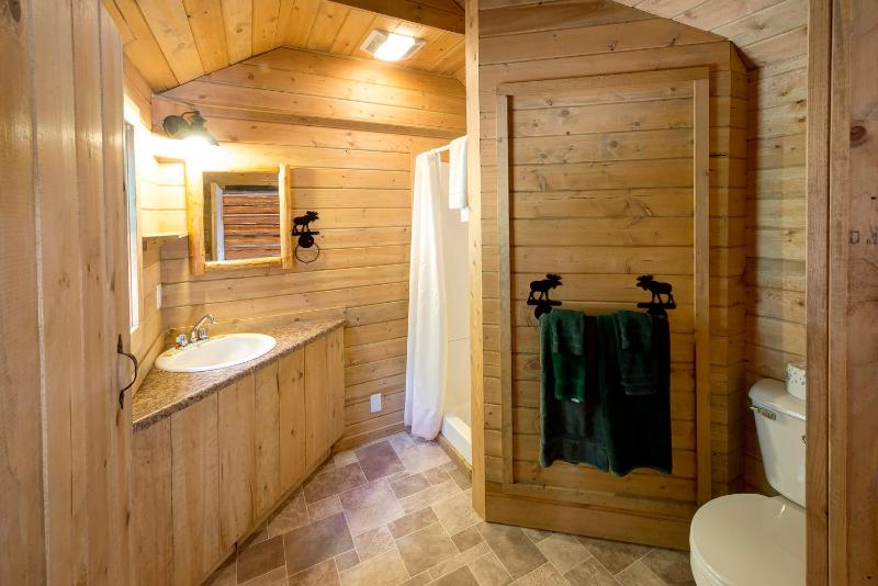 Deluxe Bungalow image 3