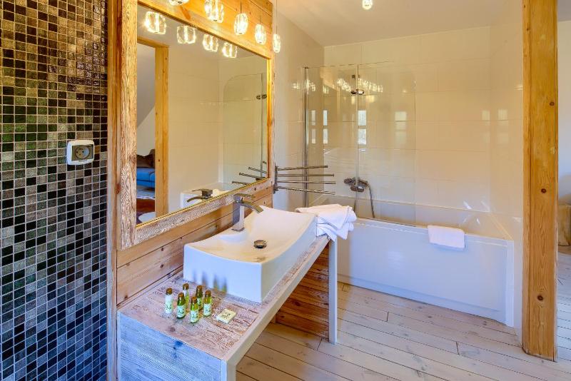 Deluxe Double Room image 2