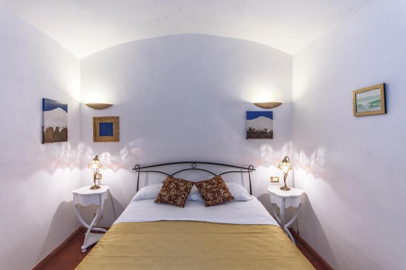 Economy Double Room image 3
