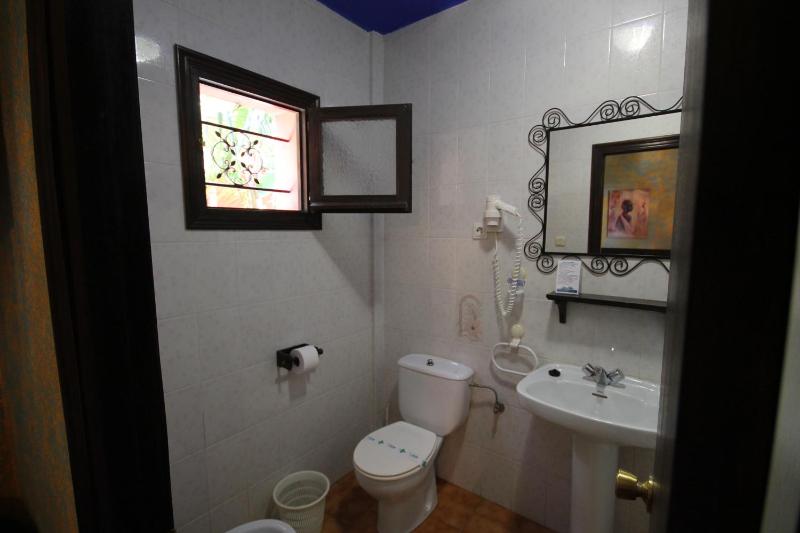 Twin Room with Terrace image 4