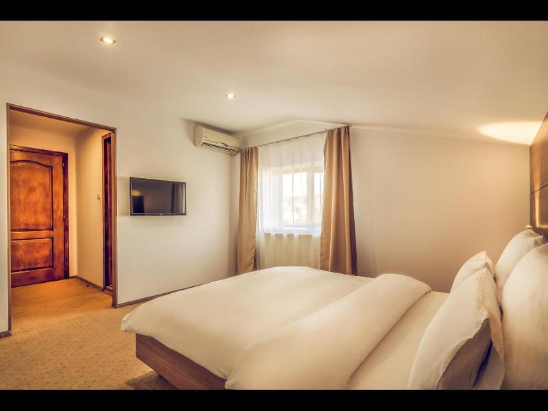Economy Double Room image 2