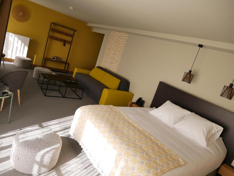Standard Suite image 3