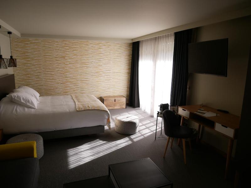 Standard Suite image 4