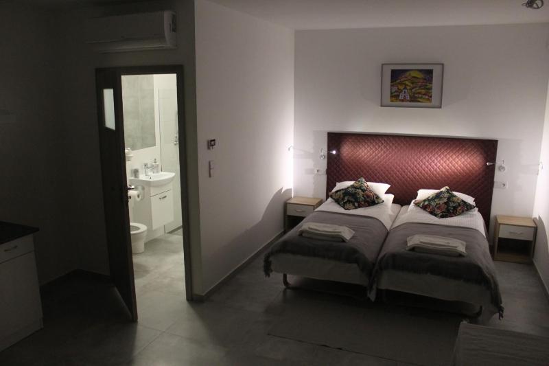 Double or Twin Room with Garden View image 2