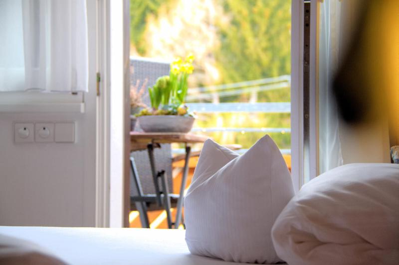 Double Room with Balcony image 4