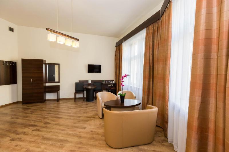 Deluxe Double Room with Balcony image 2