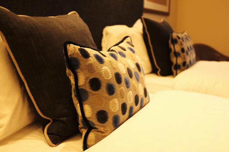 Executive Twin Room image 4