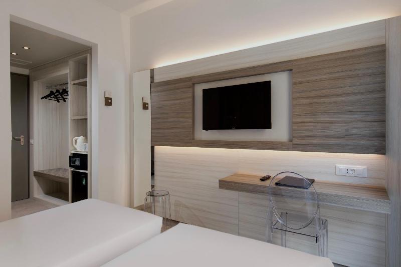 Comfort Twin Room image 3