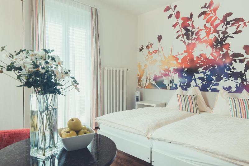 Standard Double Room with Lake View image 3