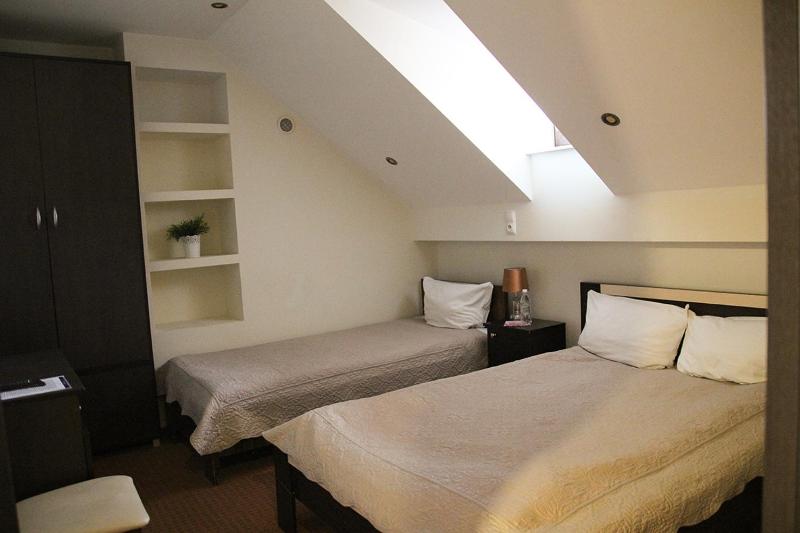 Small Double Room image 2