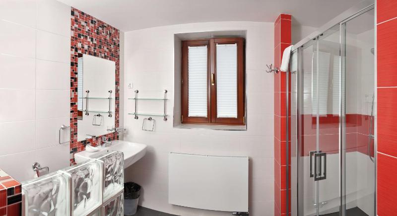 Apartment (4 Adults) image 3