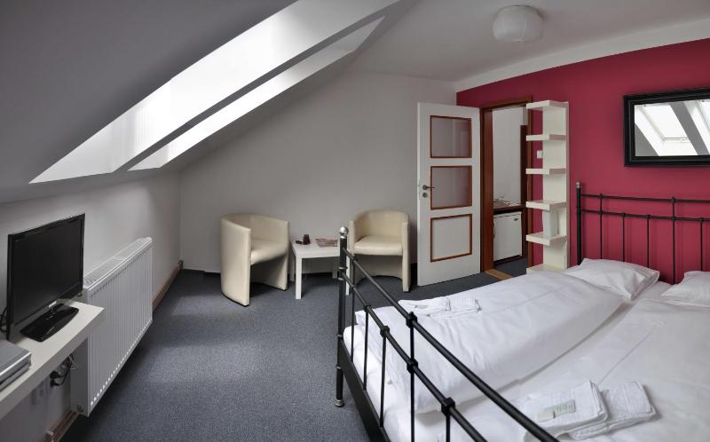 Double Room image 4
