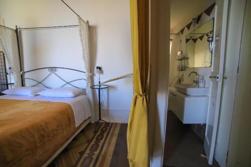 Double Room with Balcony and Sea View image 1