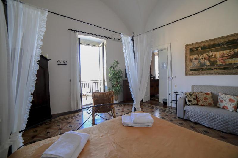 Double Room with Balcony and Sea View image 3