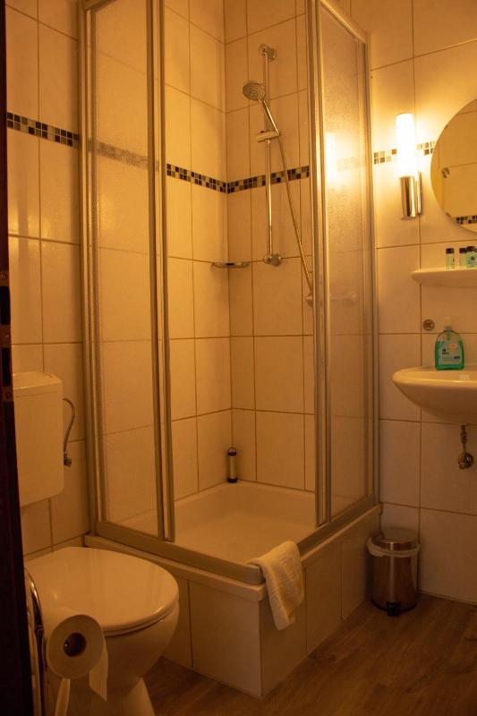 Single Room image 3