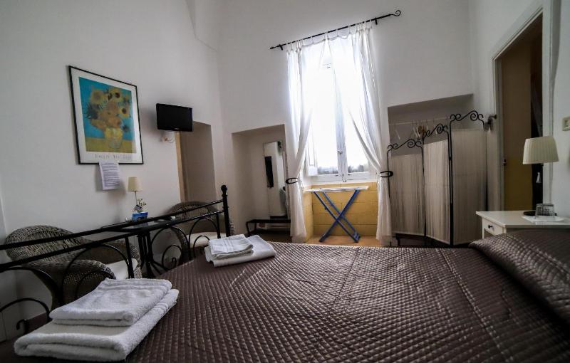Quadruple Room image 4