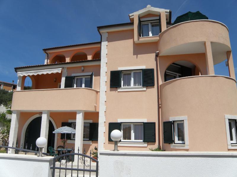 One-Bedroom Apartment - Ground Floor image 2