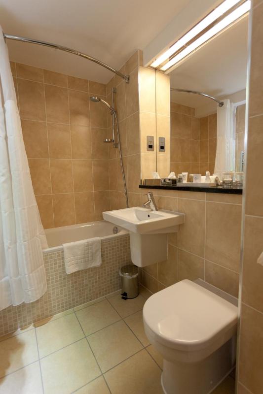 Standard Double Room image 3