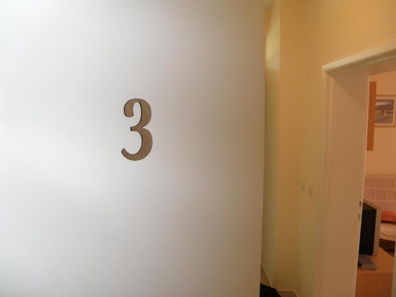 One-Bedroom Apartment with Balcony and Sea View image 4