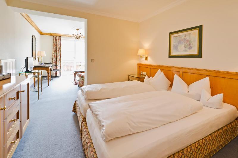 Standard Double Room image 4