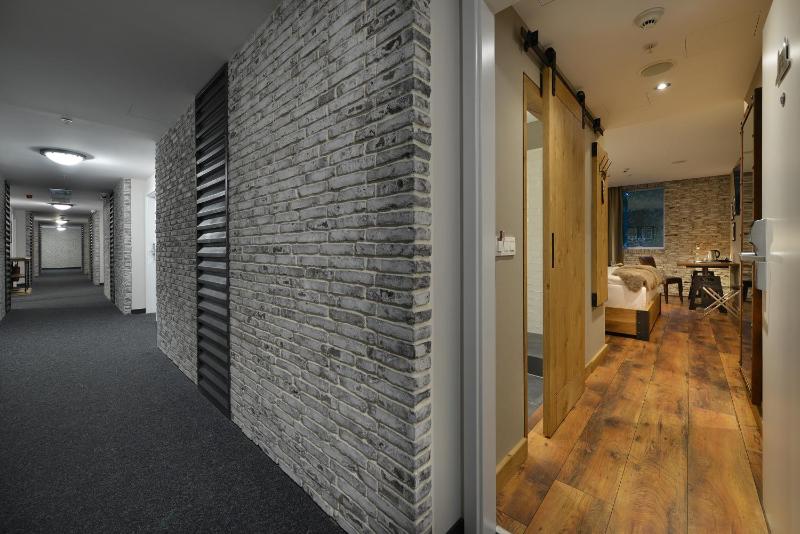 Comfort Double Room (including daily refilled free mini bar) image 3