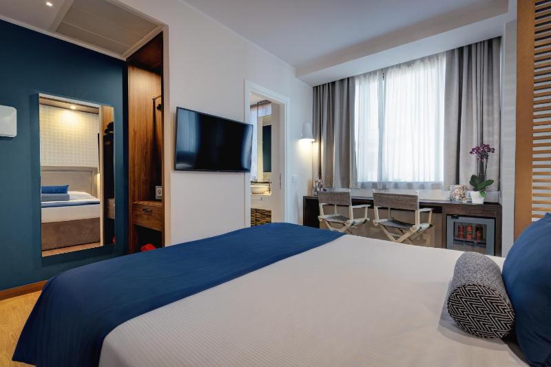 Double Room image 4