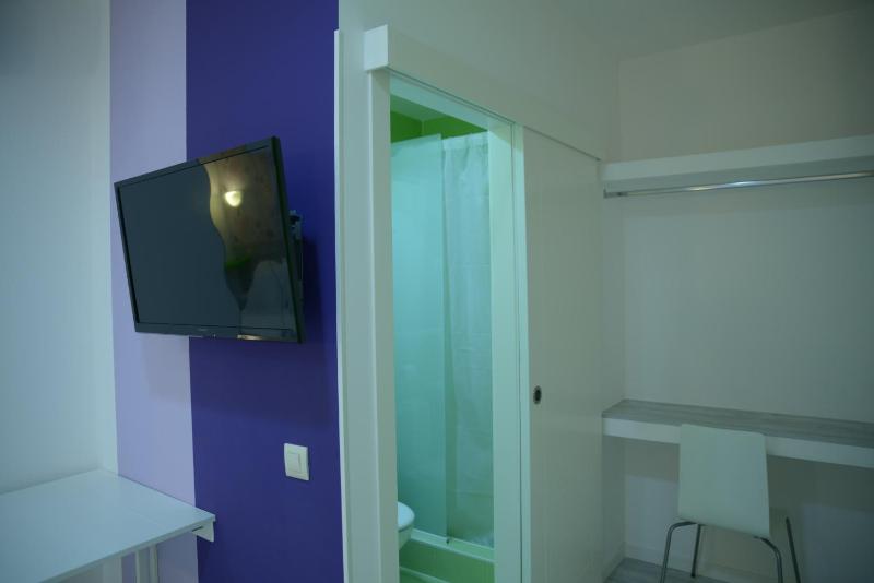 Double or Twin Room with Private Bathroom image 2